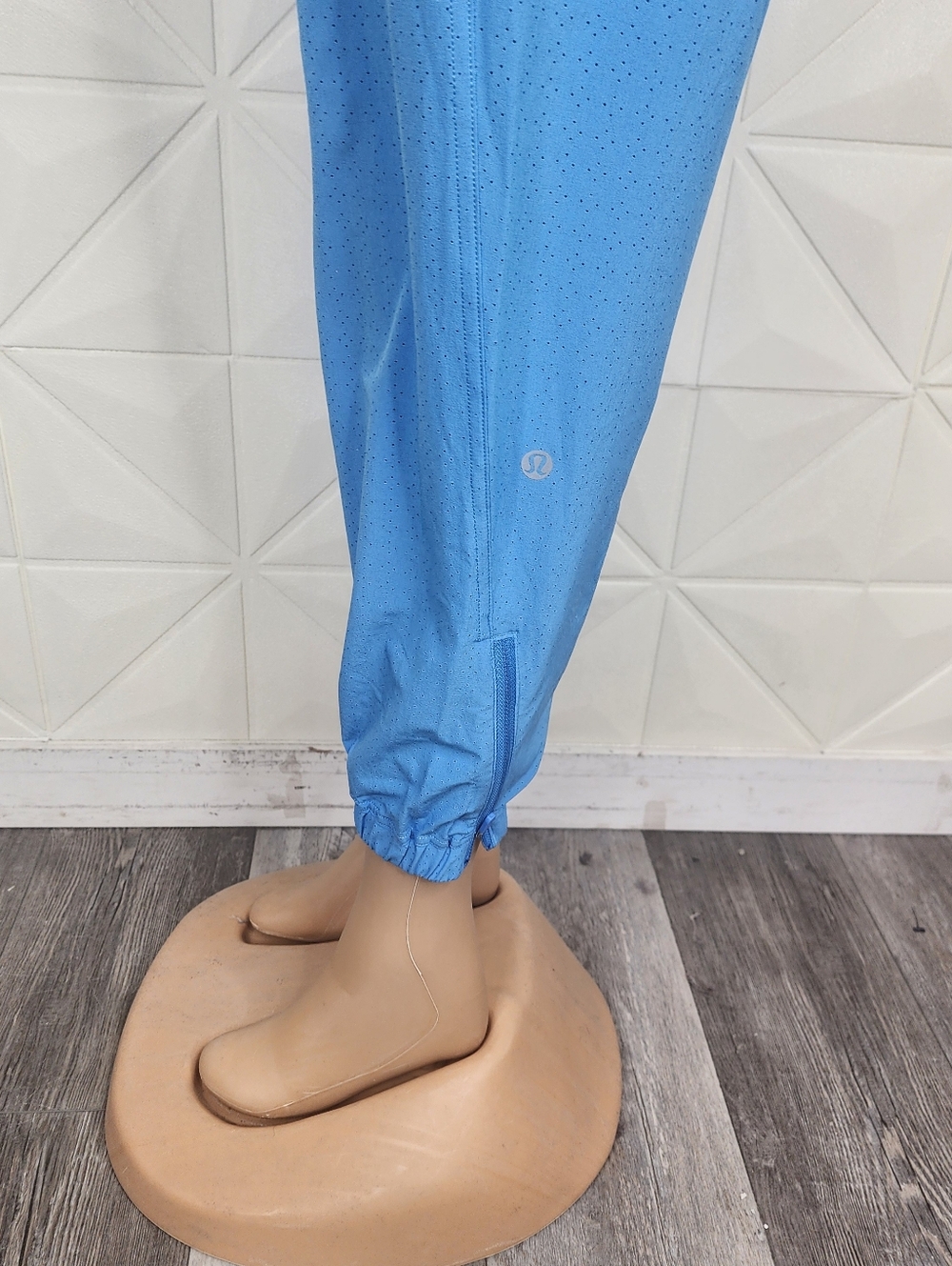 Lululemon Adapted State Perforated High-Rise Joggers Light Blue - Picture 5 of 9